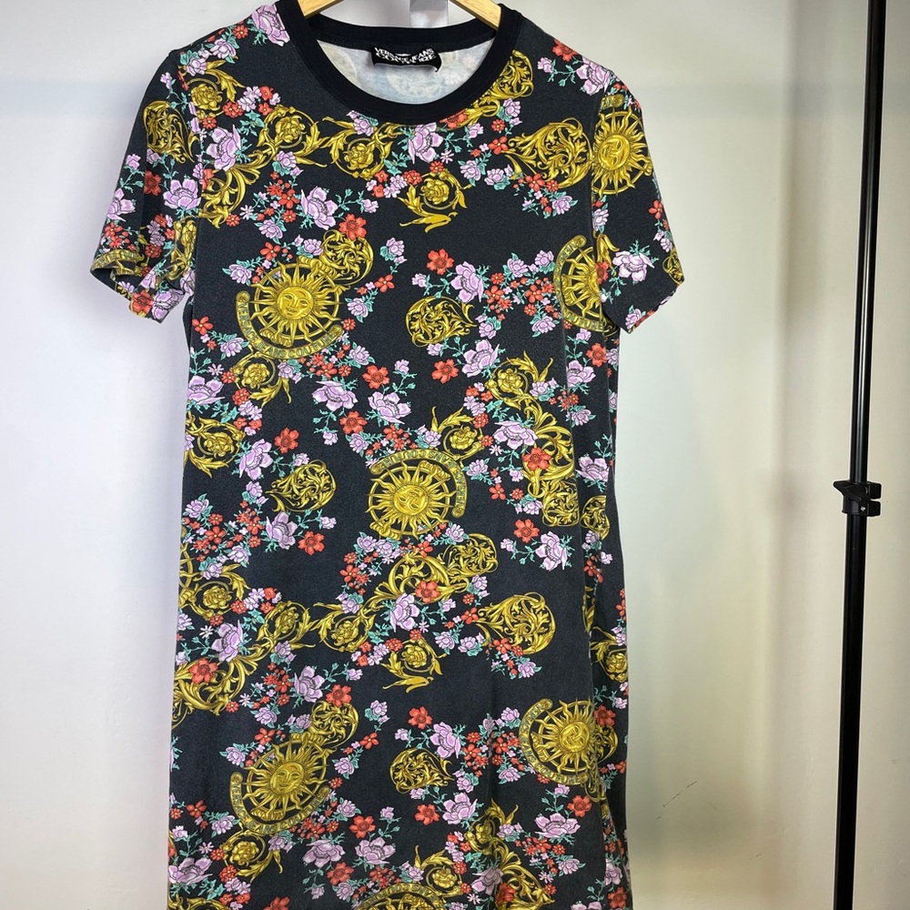Versace T Shirt - Picture 2 of 4